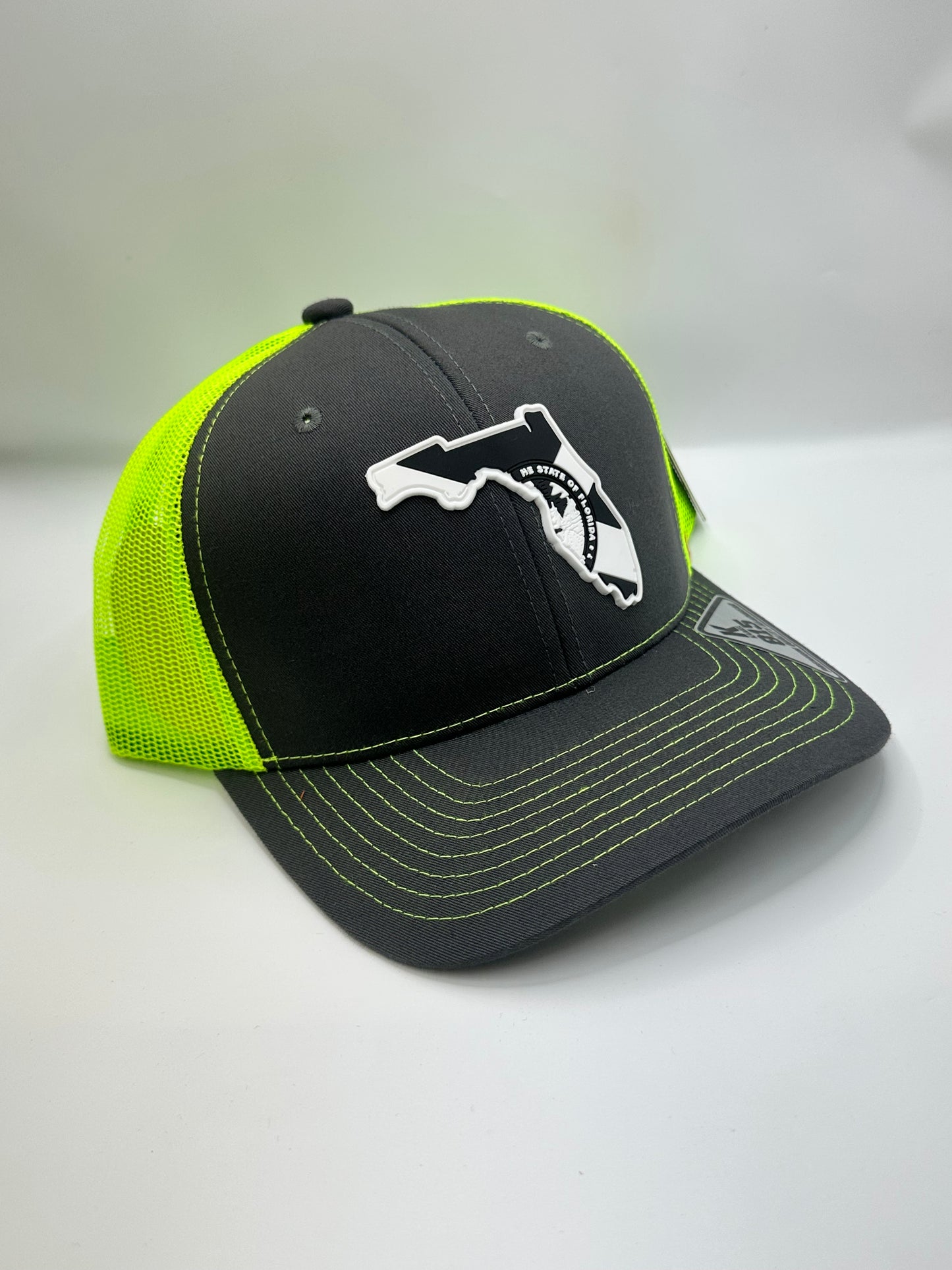 Florida State Flag Black and White PVC Patch Kamel 815 Snapback Mesh Trucker Cap Slight Curve Hat Structured Mesh Back Adjustable Baseball Cap