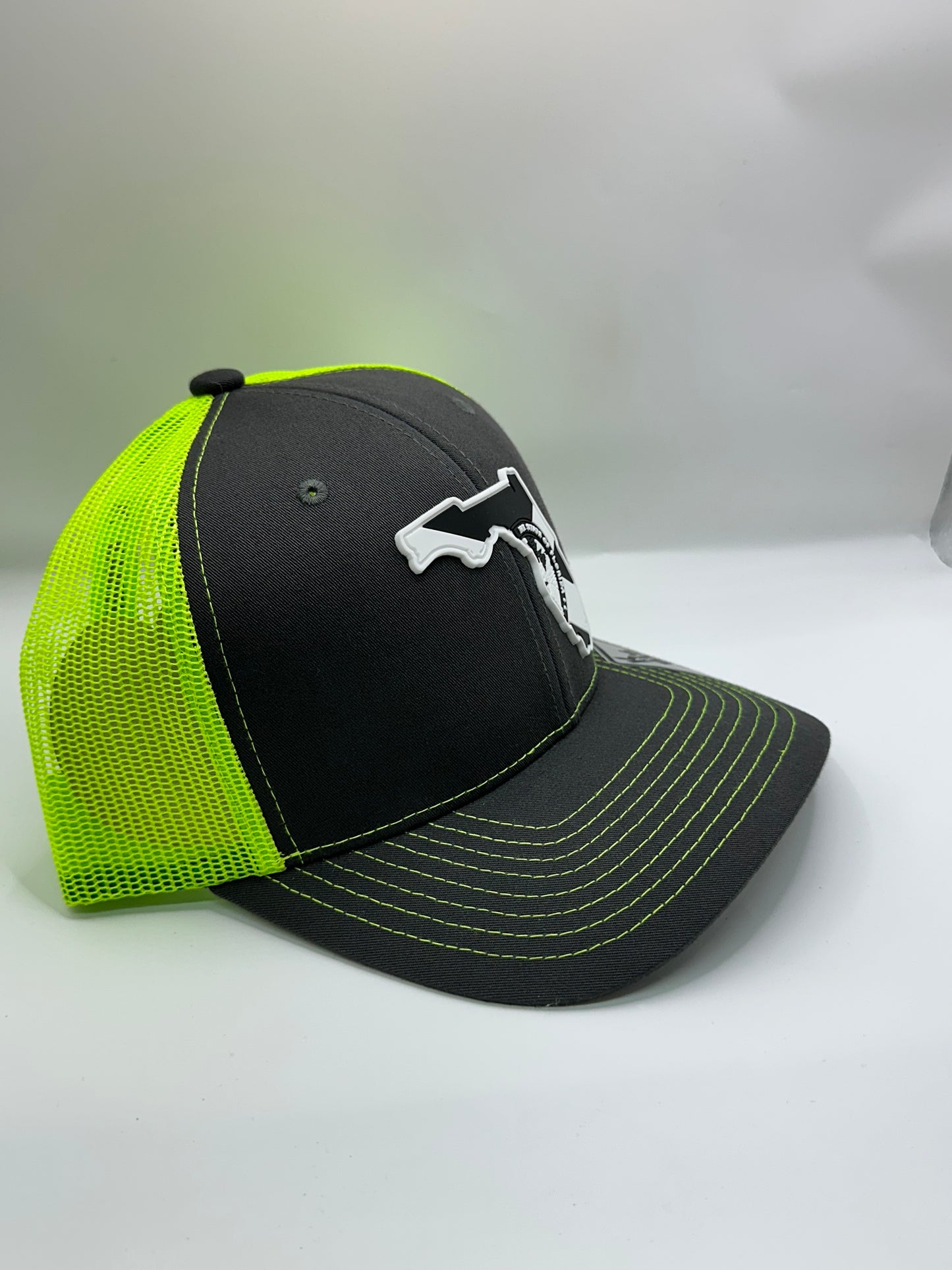 Florida State Flag Black and White PVC Patch Kamel 815 Snapback Mesh Trucker Cap Slight Curve Hat Structured Mesh Back Adjustable Baseball Cap